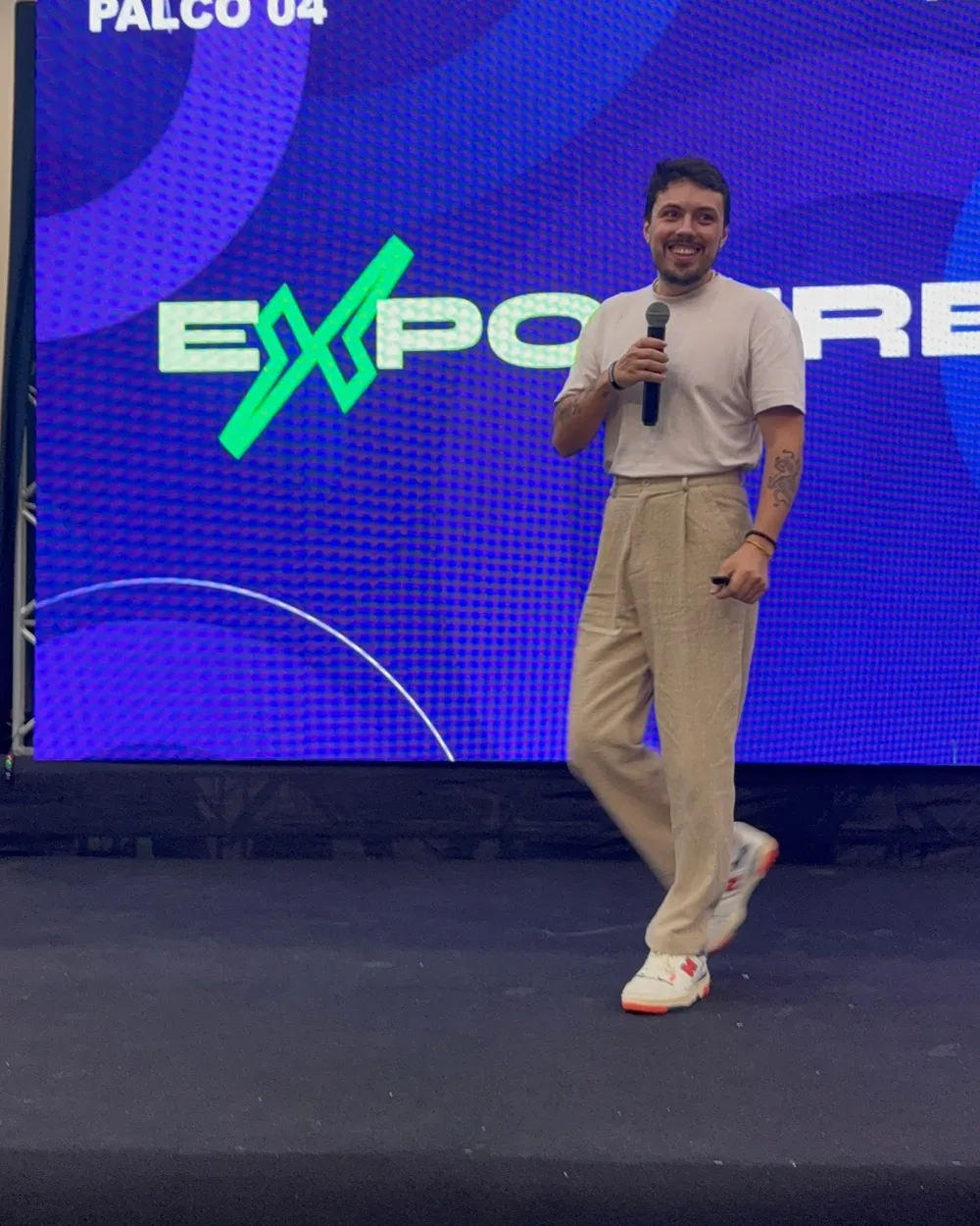 Gustavo Alonge palestrando no Exposure